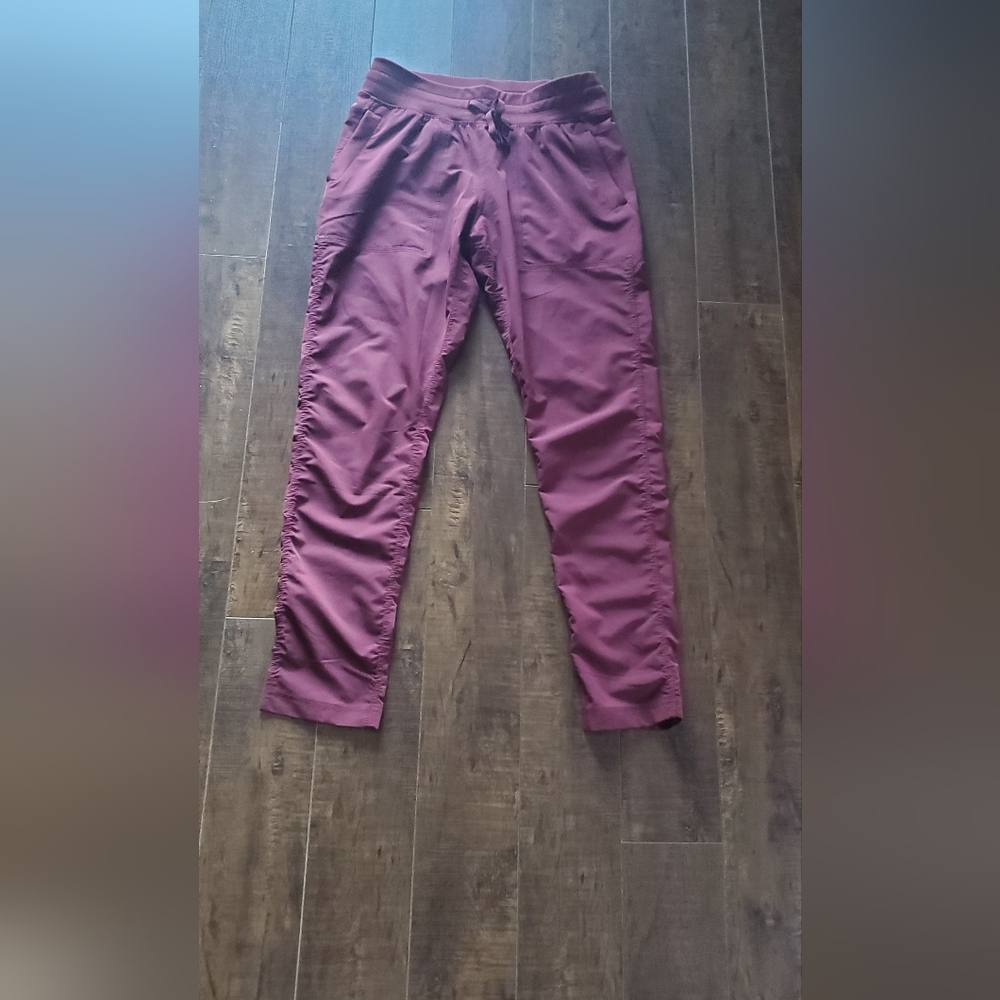 ZYIA Maroon Plaza Jogger Pant EUC Size Small